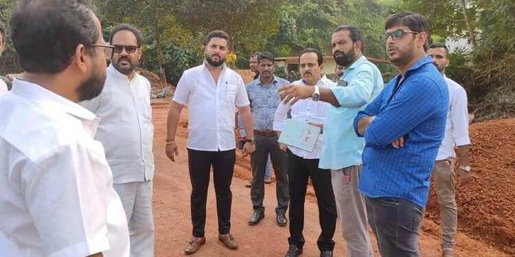 ಪುತ್ತೂರು : (ನ.13) ದೀಪಾವಳಿ ಪ್ರಯುಕ್ತ ಸೀರೆ ವಿತರಣಾ ಕಾರ್ಯಕ್ರಮ : ಶಾಸಕ ಅಶೋಕ್ ರೈ ಹಾಗೂ ಟ್ರಸ್ಟ್ ನ ಪ್ರಮುಖರಿಂದ ಸ್ಥಳ ಪರಿಶೀಲನೆ