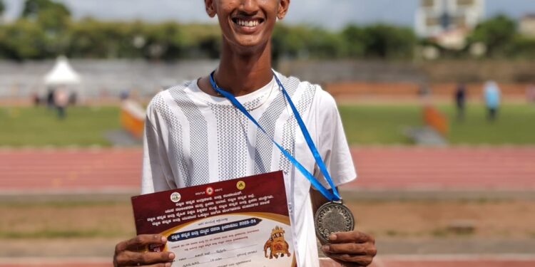 ಟ್ರಿಪಲ್ ಜಂಪ್ ಸ್ಪರ್ಧೆಯಲ್ಲಿ ವಿವೇಕಾನಂದ ಪದವಿಪೂರ್ವ ಕಾಲೇಜಿನ ನಿಹಾಲ್ ರಾಜ್‌ಗೆ ಬೆಳ್ಳಿ ಪದಕ