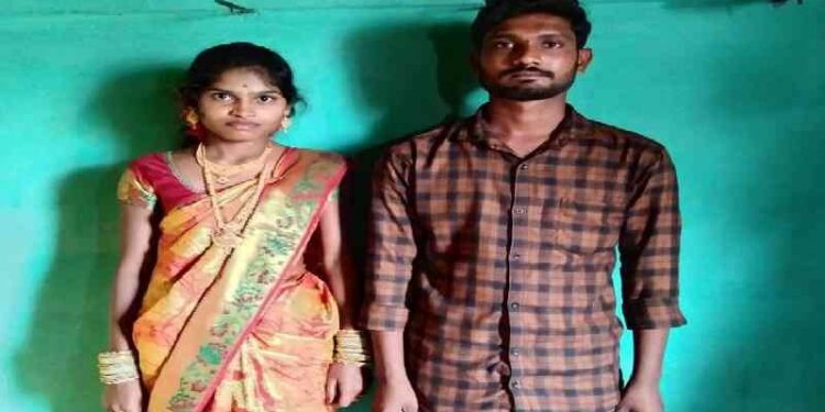 ಒಂದೇ ವೇಲ್ನಲ್ಲಿ ನೇಣು ಬಿಗಿದುಕೊಂಡು ದಂಪತಿ ಆತ್ಮಹತ್ಯೆ..!!!