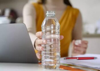 ಕಡಿಮೆ ಅಂಕ ನೀಡಿದ್ದಕ್ಕೆ ಸಿಟ್ಟು : ಶಿಕ್ಷಕಿಯ ನೀರಿನ ಬಾಟ್ಲಿಗೆ ಮಾತ್ರೆ ಹಾಕಿದ ವಿದ್ಯಾರ್ಥಿನಿಯರು..!!!