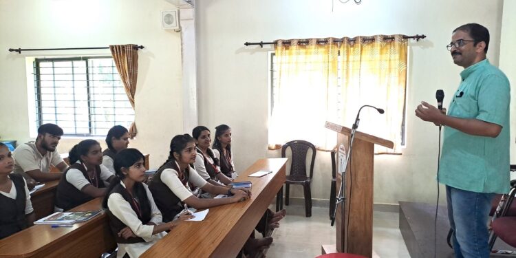 ಅಂಬಿಕಾ ಮಹಾವಿದ್ಯಾಲಯದಲ್ಲಿ ‘ಸಕಾರಾತ್ಮಕ ಪತ್ರಿಕೋದ್ಯಮ’ ಸರಣಿ ಉಪನ್ಯಾಸ