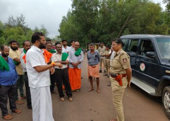 ವಿಟ್ಲ : 400ಕೆ.ವಿ ಹೈ ಟೆನ್ಶನ್ ಕಾಮಗಾರಿ ಆರಂಭ : ಸ್ಥಳಕ್ಕೆ ಭೇಟಿ ನೀಡಿದ ಅರುಣ್ ಕುಮಾರ್ ಪುತ್ತಿಲ ; ‘ನಿಮ್ಮೊಂದಿಗೆ ನಾನಿದ್ದೇನೆ’ – ಪುತ್ತಿಲ