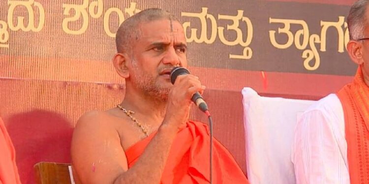 ‘ನಾವು ಹಿಂದೂಗಳು ಶಾಂತಿ ಪ್ರಿಯರು..,ನಾವು ಕಲ್ಲೆಸೆಯಲ್ಲ, ಕೊಳ್ಳಿ ಇಡಲ್ಲ, ತಲೆ ಒಡೆಯಲ್ಲ’ – ಉಡುಪಿಯ ಹಿಂದೂ ಸಮಾಜೋತ್ಸವದಲ್ಲಿ ಪೇಜಾವರ ಶ್ರೀ