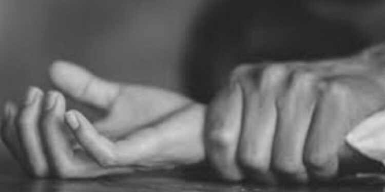 ಸ್ನೇಹಿತರೊಂದಿಗೆ ಖಾಸಗಿ ಕ್ಷಣ ಕಳೆಯುವಂತೆ ಒತ್ತಾಯ : ಗಂಡನ ವಿಚಿತ್ರ ಬೇಡಿಕೆಯಿಂದ ಪೊಲೀಸ್ ಠಾಣೆ ಮೆಟ್ಟಿಲೇರಿದ ಪತ್ನಿ..!!!