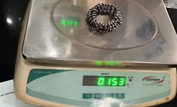 ಮಂಗಳೂರು : ಕಸ್ಟಮ್ಸ್ ಅಧಿಕಾರಿಗಳ ಕಾರ್ಯಾಚರಣೆ : 11 ಲಕ್ಷ ಮೌಲ್ಯದ ಚಿನ್ನ ವಶ