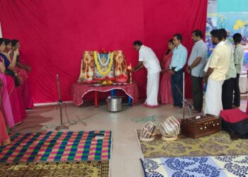 ಪುಸ್ತಕಪಾಣಿಗೆ ಗುರು ನಮನ : ಆಯಿತು ವಿದ್ಯಾ ದೇಗುಲ ಪಾವನ