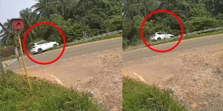 ನಿಯಂತ್ರಣ ತಪ್ಪಿ ಹೊಂಡಕ್ಕೆ ಹಾರಿ ಬಿದ್ದ ಕಾರು : ಕಾರು ಚಾಲಕನಿಗೆ 3 ಸಾವಿರ ರೂ. ದಂಡ ವಿಧಿಸಿದ ಪೊಲೀಸರು..!!!