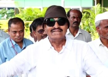 ‘ಹುಲಿ ಉಗುರನ್ನ ಧರಿಸಿದ್ದಾರೆ ಅಂದ್ರೆ ಹುಲಿ ಸತ್ತಿರಲೇಬೇಕು’.,ಅಸಹಾಯಕರನ್ನಷ್ಟೇ ಬಂಧನವಾಗ್ತಿದೆ’ – ವಾಟಾಳ್ ನಾಗರಾಜ್