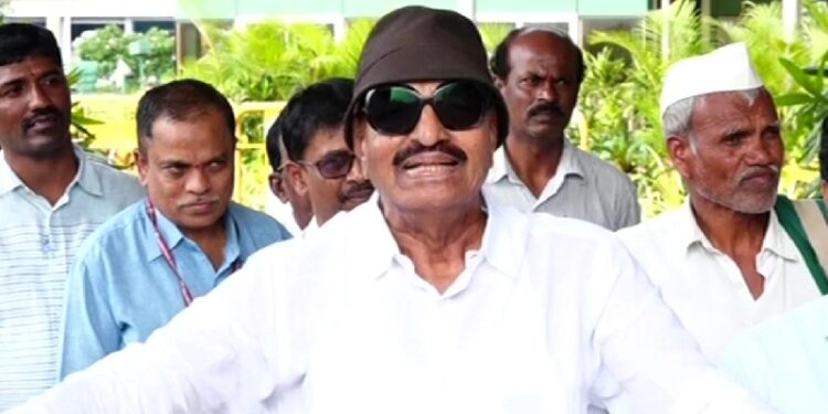 ‘ಹುಲಿ ಉಗುರನ್ನ ಧರಿಸಿದ್ದಾರೆ ಅಂದ್ರೆ ಹುಲಿ ಸತ್ತಿರಲೇಬೇಕು’.,ಅಸಹಾಯಕರನ್ನಷ್ಟೇ ಬಂಧನವಾಗ್ತಿದೆ’ – ವಾಟಾಳ್ ನಾಗರಾಜ್