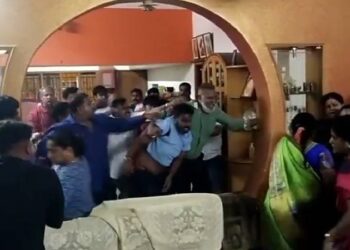 ವರದಕ್ಷಿಣೆ ಕಿರುಕುಳ ವಿಚಾರವಾಗಿ ಗಂಡ-ಹೆಂಡತಿ ನಡುವೆ ಫೈಟ್ : ರಾಜಿ ಪಂಚಾಯಿತಿ ವೇಳೆ ಮಾರಾಮಾರಿ