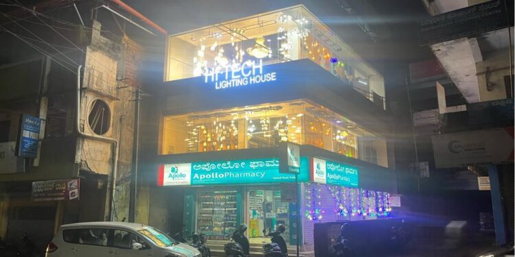 (ನ.6) ಪುತ್ತೂರು : ‘ಹೈಟೆಕ್ ಲೈಟಿಂಗ್ ಹೌಸ್’ ಸ್ಥಳಾಂತರಗೊಂಡು ಏಳ್ಮುಡಿಯ ಎಂ.ಜಿ. ಕಾಂಪ್ಲೆಕ್ಸ್ ನಲ್ಲಿ ಶುಭಾರಂಭ