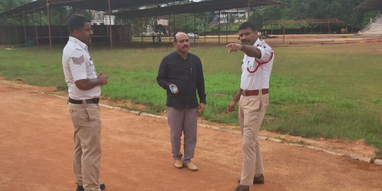 ವಸ್ತ್ರ ವಿತರಣಾ ಕಾರ್ಯಕ್ರಮ ಟ್ರಾಫಿಕ್ ವ್ಯವಸ್ಥೆಯ ಬಗ್ಗೆ ಸಮಾಲೋಚನೆ