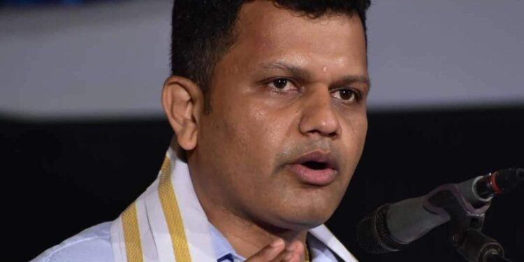 ಬಜರಂಗದಳ ಕಾರ್ಯಕರ್ತರ ಗಡಿಪಾರಿಗೆ ನೋಟೀಸ್ : ‘ದ್ವೇಷ ರಾಜಕಾರಣ ಬದಿಗಿಟ್ಟು ಜನತೆಗೆ ನೀಡಿರುವ ಭರವಸೆ ಪೂರೈಸಿ’ – ಕ್ಯಾಪ್ಟನ್ ಬ್ರಿಜೇಶ್ ಚೌಟ