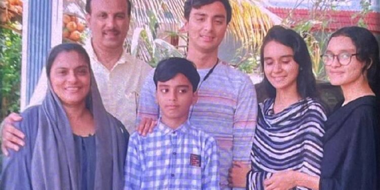 ಒಂದೇ ಕುಟುಂಬದ ನಾಲ್ವರ ಹತ್ಯೆ ಪ್ರಕರಣ : ಅಮ್ಮ, ತಂಗಿ, ಸಹೋದರರ ಮೃತದೇಹ ಕಂಡು ಕಣ್ಣೀರಿಟ್ಟ ಪುತ್ರ : ಆರೋಪಿ ಪತ್ತೆಗಾಗಿ ನಾಲ್ಕು ತಂಡ ರಚನೆ