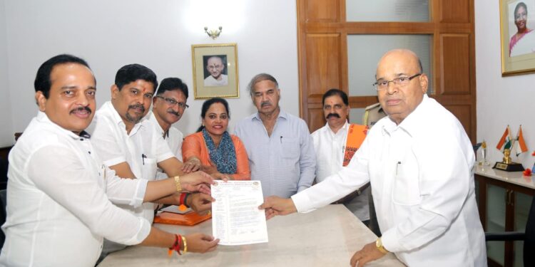 ರಾಜ್ಯಪಾಲರಿಗೆ ಕಂಬಳದ ಆಮಂತ್ರಣ : ಕಂಬಳಕ್ಕೆ ಆಹ್ವಾನ