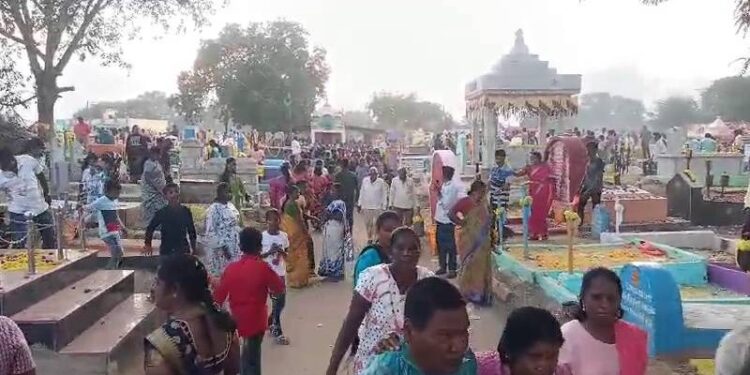 ಕೋಲಾರದ ಕೆಜಿಎಫ್​​ನಲ್ಲಿ ನಡೆಯುತ್ತೆ ಸ್ಮಶಾನ ಹಬ್ಬ : ಅಗಲಿದ ಆತ್ಮಗಳನ್ನು ಪೂಜಿಸುವ ವಿಶಿಷ್ಟ ಹಬ್ಬ ; ಏನಿದರ ಸ್ಪೆಷಲ್..?