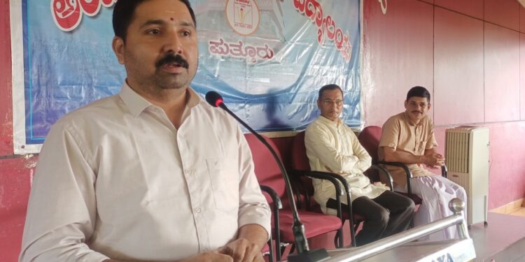 ನೆಲ್ಲಿಕಟ್ಟೆ ಅಂಬಿಕಾ ಪದವಿಪೂರ್ವ ವಿದ್ಯಾಲಯದ ವಿದ್ಯಾರ್ಥಿಗಳಿಗೆ ರಾಮ ನಾಮ ಉಪದೇಶ : ‘ಮನೆ ಮನದಲ್ಲಿ ರಾಮತತ್ವ ಸ್ಥಿರವಾಗಬೇಕು’ – ಸೂರ್ಯನಾರಾಯಣ ಭಟ್