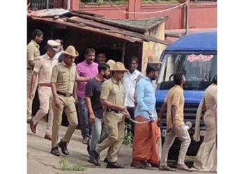 ಅಕ್ಷಯ್ ಕಲ್ಲೇಗ ಕೊಲೆ ಪ್ರಕರಣ : ಆರೋಪಿಗಳನ್ನು ನ್ಯಾಯಾಲಯಕ್ಕೆ ಹಾಜರು ಪಡಿಸಿದ ಪೊಲೀಸರು : ನ.22ರವರೆಗೆ ನ್ಯಾಯಾಂಗ ಬಂಧನ