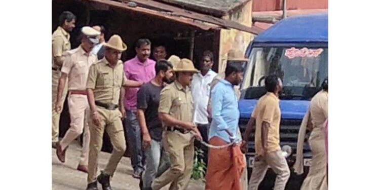 ಅಕ್ಷಯ್ ಕಲ್ಲೇಗ ಕೊಲೆ ಪ್ರಕರಣ : ಆರೋಪಿಗಳನ್ನು ನ್ಯಾಯಾಲಯಕ್ಕೆ ಹಾಜರು ಪಡಿಸಿದ ಪೊಲೀಸರು : ನ.22ರವರೆಗೆ ನ್ಯಾಯಾಂಗ ಬಂಧನ