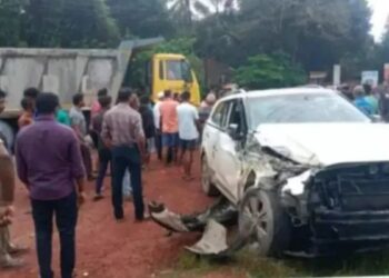 ಬಂಟ್ವಾಳ : ಕಾರಿಗೆ ಜಲ್ಲಿ ಸಾಗಿಸುವ ಟಿಪ್ಪರ್ ಡಿಕ್ಕಿ : ಚಾಲಕ ಅದೃಷ್ಟವಶಾತ್ ಪ್ರಾಣಾಪಾಯದಿಂದ ಪಾರು