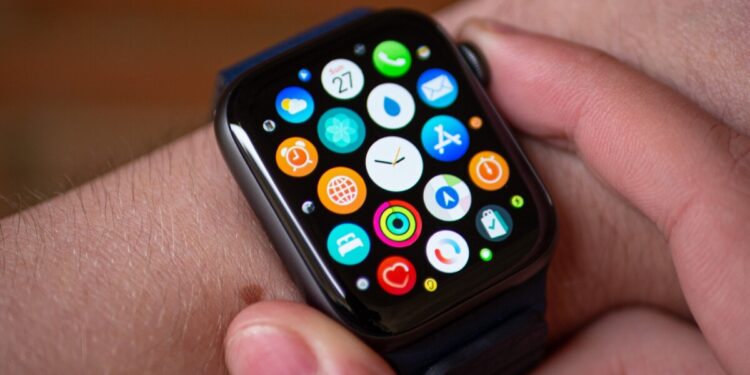 ಪ್ರಜ್ಞಾಹೀನರಾಗಿ ನೆಲಕ್ಕುರುಳಿ ಬಿದ್ದ ವ್ಯಕ್ತಿ : ಪ್ರಾಣ ಉಳಿಸಿದ ಆ್ಯಪಲ್​ ವಾಚ್​..!!!