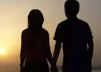 ವಿದ್ಯಾರ್ಥಿ ಜೊತೆ ಶಿಕ್ಷಕಿಯ ಲವ್ವಿ-ಡವ್ವಿ : ಪ್ರೀತಿಯ ಬಲೆಗೆ ಬೀಳಿಸಿ ಮತಾಂತರಕ್ಕೆ ಒತ್ತಾಯಿಸಿದ ಆರೋಪ ; ನಾಲ್ವರ ಬಂಧನ