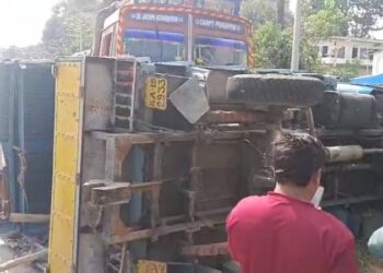 ಭೀಕರ ರಸ್ತೆ ಅಪಘಾತ ; ಬೈಕ್‌ಗೆ ಡಿಕ್ಕಿ ಹೊಡೆದು ಪಲ್ಟಿಯಾದ ಟ್ಯಾಂಕರ್ : ತಾಯಿ, ಮಗ ಸ್ಥಳದಲ್ಲೇ ಸಾವು