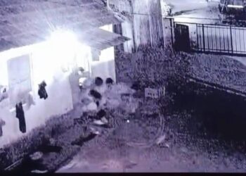 ಉಡುಪಿ : ಕಾರ್ಮಿಕನ ಮೈಮೇಲೆ ಪ್ರೇತಾತ್ಮದ ಆವೇಶ : ಎದ್ನೋ ಬಿದ್ನೋ ಎಂದು ಓಡಿದ ಸಹೋದ್ಯೋಗಿಗಳು ; ವೀಡಿಯೋ ವೈರಲ್