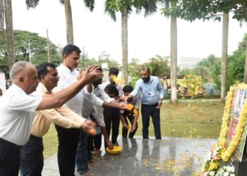 ಮಂಗಳೂರು : ರಾಷ್ಟ್ರಭಕ್ತ ನಾಗರಿಕರ ವತಿಯಿಂದ ಹುತಾತ್ಮರಾದ ಭಾರತೀಯ ಸೇನೆಯ ಸೈನಿಕರಿಗೆ ಶ್ರದ್ಧಾಂಜಲಿ