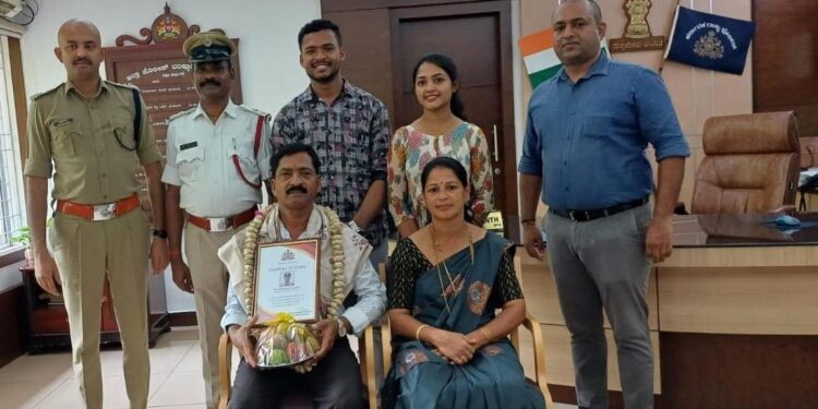 ಪುತ್ತೂರು ಸಂಚಾರ ಪೊಲೀಸ್ ಠಾಣೆ ಎ.ಎಸ್.ಐ ಕುಶಾಲಪ್ಪ ಗೌಡ ಅವರಿಗೆ ಎಸ್.ಪಿ ಕಚೇರಿಯಲ್ಲಿ ಬೀಳ್ಕೊಡುಗೆ