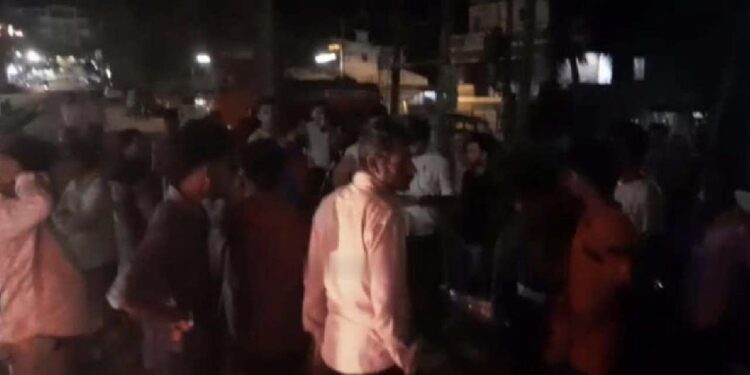 ಮಂಗಳೂರು : ಅನ್ಯಕೋಮಿನ ಜೋಡಿಯ ಸುತ್ತಾಟ : ತಡೆದ ಬಜರಂಗದಳ ಕಾರ್ಯಕರ್ತರು ; ಜೋಡಿ ಪೊಲೀಸ್ ವಶಕ್ಕೆ..!!!