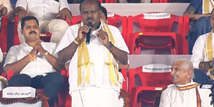 ಒಂದೇ ವೇದಿಕೆಯಲ್ಲಿ ಕಾಣಿಸಿಕೊಂಡ ಯತ್ನಾಳ್​-ಹೆಚ್​ಡಿಕೆ : ಹಿಂದುತ್ವದ ಬಗ್ಗೆ ಹೆಚ್​ಡಿಕೆಯ ಅಚ್ಚರಿ ಮಾತು