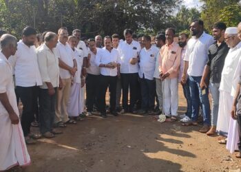 ಪುರುಷರಕಟ್ಟೆ-ಪಾಪೆತ್ತಡ್ಕ ರಸ್ತೆ ಕಾಮಗಾರಿಗೆ ಗುದ್ದಲಿಪೂಜೆ : ‘ಬಿಜೆಪಿಯವರು ಅನುದಾನ ಬರ್ತಿಲ್ಲ ಅಂತ ಹೇಳ್ತಿದಾರೆ ಆದ್ರೆ ಅನುದಾನ ಬರ್ತಿದೆ ಕಾಮಗಾರಿ ಆಗ್ತಿದೆ ‘ – ಶಾಸಕ ಅಶೋಕ್ ರೈ