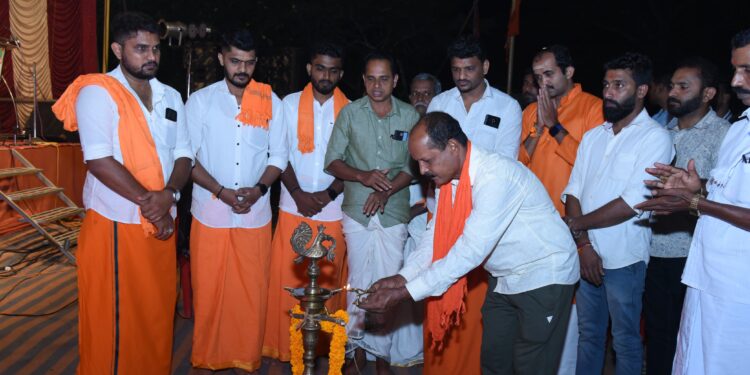 ಪುರುಷರಕಟ್ಟೆ : ಹಿಂ.ಜಾ.ವೇ. ವತಿಯಿಂದ ಸಾರ್ವಜನಿಕ ಶ್ರೀ ದುರ್ಗಾ ಪೂಜೆ ಮತ್ತು ಅನ್ನಸಂತರ್ಪಣೆ