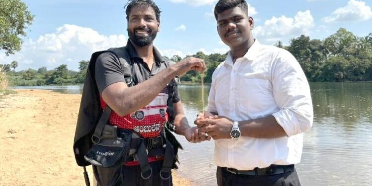 ಸ್ವರ್ಣಾ ನದಿಯಲ್ಲಿ ಸ್ವರ್ಣವನ್ನು ಕಳೆದುಕೊಂಡ ವಿದ್ಯಾರ್ಥಿ : ಕೊಲ್ಲೂರು ದೇವಿ ಪ್ರಾರ್ಥಿಸಿದ ಅರ್ಧ ಗಂಟೆಯಲ್ಲೇ ಸಿಕ್ತು ಚಿನ್ನದ ಸರ