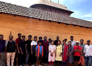 ವಿಟ್ಲ : ಪುತ್ತಿಲ ಪರಿವಾರ ಸಾರ್ವಜನಿಕ ಶ್ರೀ ಶನೈಶ್ವರ ಪೂಜಾ ಸಮಿತಿ ಹಾಗೂ ಮಹಿಳಾ ಸಮಿತಿ ವತಿಯಿಂದ ಪಂಚಲಿಂಗೇಶ್ವರ ದೇವಸ್ಥಾನದಲ್ಲಿ ಸ್ವಚ್ಛತೆ