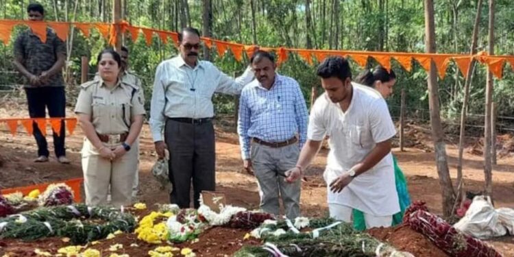 ಅಂಬಾರಿ ಆನೆ ಅರ್ಜುನನ ಸಮಾಧಿ ದರ್ಶನ ಪಡೆದು ಪೂಜೆ ಸಲ್ಲಿಸಿದ ಯದುವೀರ್ ದಂಪತಿ