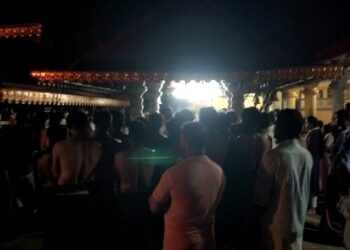 ಹಿಂ.ಜಾ.ವೇ ಕಾರ್ಯಕರ್ತ, ಅಯ್ಯಪ್ಪ ಮಾಲಾಧಾರಿ ಪ್ರವೀಶ್ ಮೇಲೆ ಗಡಿಪಾರು ನೋಟೀಸ್ : ಶ್ರೀ ಪಂಚಲಿಂಗೇಶ್ವರ ದೇವರ ಸನ್ನಿಧಿಯಲ್ಲಿ ಸಾಮೂಹಿಕ ಪ್ರಾರ್ಥನೆ