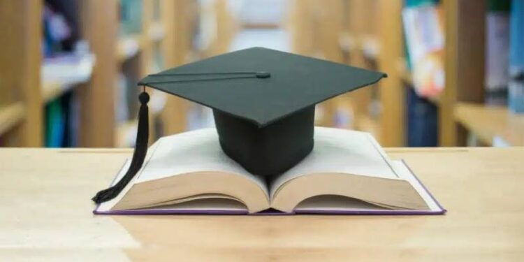 ‘ಇನ್ಮುಂದೆ ಮಾಸ್ಟರ್ ಆಫ್ ಫಿಲಾಸಫಿ ಪದವಿ ಇರಲ್ಲ’ : ಎಂಫಿಲ್​ಗೆ ದಾಖಲಾತಿ ಮಾಡಿಕೊಳ್ಳದಂತೆ ಯುಜಿಸಿ ಆದೇಶ