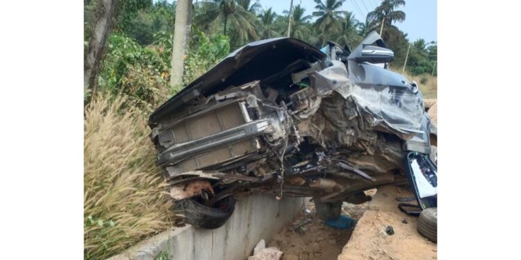 ಚಾಲಕನ ನಿಯಂತ್ರಣ ತಪ್ಪಿ ಕಾರು ಪಲ್ಟಿ : ಪ್ರಯಾಣಿಕರು ಪಾರು