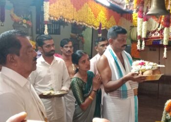 ಪೆರುವಾಜೆ : ವಾರ್ಷಿಕ ಜಾತ್ರೆ- ಬ್ರಹ್ಮರಥೋತ್ಸವ : ಬಲಿಬಿಂಬಕ್ಕೆ ಚಿನ್ನದ ಕವಚ ಸಮರ್ಪಣೆ