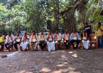 ಓಂ ಫ್ರೆಂಡ್ಸ್ ಸಾರಥ್ಯದಲ್ಲಿ ನಡೆದ ಅಟಲ್ ಟ್ರೋಫಿ ಕ್ರಿಕೆಟ್ ಟೂರ್ನಿಯಲ್ಲಿ ಅಯೋಧ್ಯೆ ಕರಸೇವಕರಿಗೆ ಗೌರವಾರ್ಪಣೆ