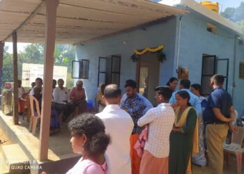 ವಿವೇಕಾನಂದ ಇಂಜಿನಿಯರ್ ಕಾಲೇಜಿನ ಆಶ್ರಯದಡಿ ಹಾಗೂ ದಾನಿಗಳ ಸಹಕಾರದೊಂದಿಗೆ ಬಡ ಕುಟುಂಬಕ್ಕೆ ಮನೆ ನಿರ್ಮಾಣ : ಹಸ್ತಾಂತರ