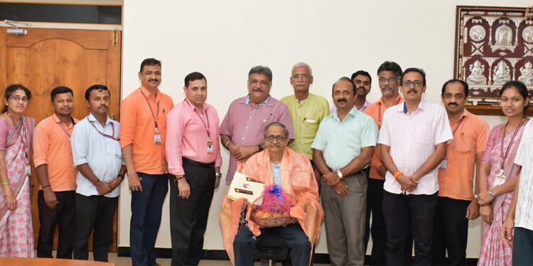 ವಿವೇಕಾನಂದ ಇಂಜಿನಿಯರಿಂಗ್ ಕಾಲೇಜಿನ ಅಕೌಂಟ್ ಆಫೀಸರ್ ಶಿವಪ್ರಸಾದ್.ಕೆ ರವರಿಗೆ ಬೀಳ್ಕೊಡುಗೆ