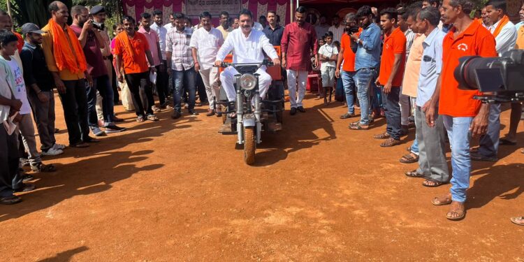 ಬಳ್ಪ ಗ್ರಾಮದಲ್ಲಿ ಗ್ರಾಮೋತ್ಸವ-2024 : ಕೃಷಿ ಹಾಗೂ ವಸ್ತು ಪ್ರದರ್ಶನ ಮಳಿಗೆಗೆ ಚಾಲನೆ ನೀಡಿದ ಸಂಸದ ನಳಿನ್ ಕುಮಾರ್ ಕಟೀಲ್