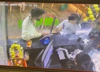 ಹೋಟೆಲ್​ನಲ್ಲಿ ಯುವತಿ ಜೊತೆ ಅಸಭ್ಯ ವರ್ತನೆ : ದೃಶ್ಯ ಸಿಸಿಟಿವಿಯಲ್ಲಿ ಸೆರೆ