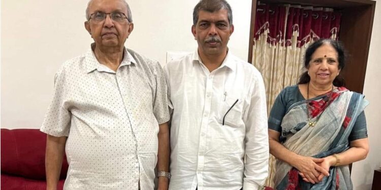 ಪುತ್ತೂರು : ಡಾ. ಎಂ.ಕೆ.ಪ್ರಸಾದ್ ಅವರ ಮನೆಗೆ ಭೇಟಿ ನೀಡಿದ ಸತ್ಯಜಿತ್ ಸುರತ್ಕಲ್..!