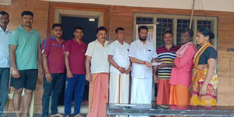 ಪುತ್ತಿಲ ಪರಿವಾರ ಸೇವಾ ಟ್ರಸ್ಟ್ ಹಾಗೂ ಶ್ರೀರಾಮ ಗೆಳೆಯರ ಬಳಗದ ವತಿಯಿಂದ ಸಹಾಯಧನ ಹಸ್ತಾಂತರ