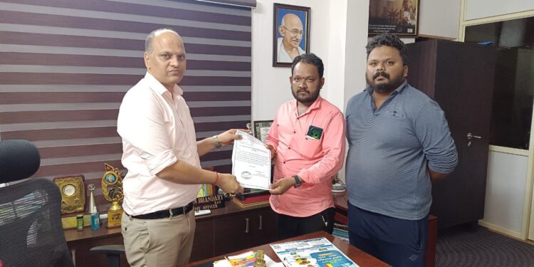 ಪುತ್ತೂರು : ಶ್ರೀ ಮಹಾಲಿಂಗೇಶ್ವರ ದೇವಳದ ವಠಾರದಿಂದ ಗೋ ಕಳವು : ತನಿಖೆ ನಡೆಸಿ, ಭದ್ರತಾ ವ್ಯವಸ್ಥೆ ಕಲ್ಪಿಸುವಂತೆ ವಿ.ಹಿಂ.ಪ. ಬಜರಂಗದಳದಿಂದ ಮನವಿ