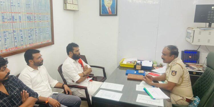 ಪಿ.ಎಚ್.ಡಿ. ವಿದ್ಯಾರ್ಥಿನಿ ನಾಪತ್ತೆ ಪ್ರಕರಣ : ಉಳ್ಳಾಲ ಠಾಣೆಗೆ ಪುತ್ತಿಲ ಭೇಟಿ ; ಠಾಣಾಧಿಕಾರಿಗಳ ಜೊತೆ ಮಾತುಕತೆ
